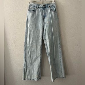 Low rise light wash baggy jeans